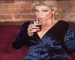 Ari Graynor consuming alcohol